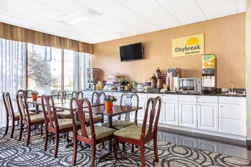 Days Inn by Wyndham College Park