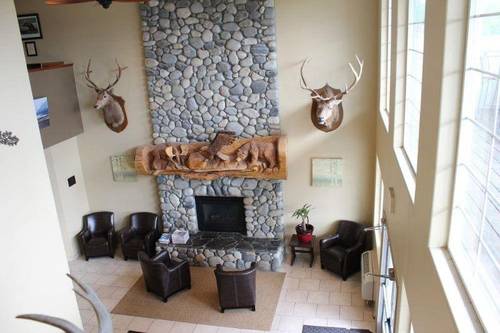 Grand View Inn & Suites