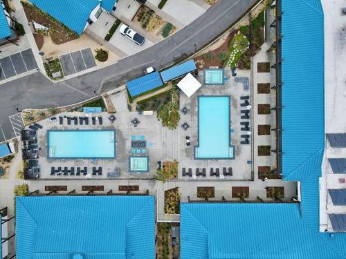 Lakehouse Hotel and Resort
