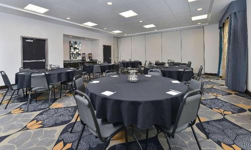 Hampton Inn & Suites Des Moines Downtown