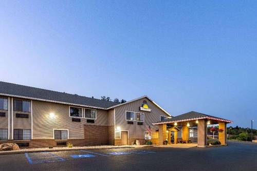 Days Inn by Wyndham Iron Mountain