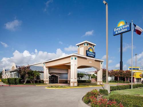Days Inn &Suites by Wyndham Corpus Christi Central
