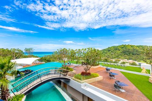 Crest Resort and Pool Villas