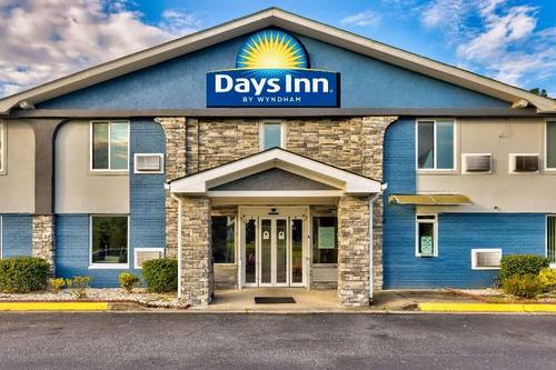 Days Inn by Wyndham Savannah Gateway I-95