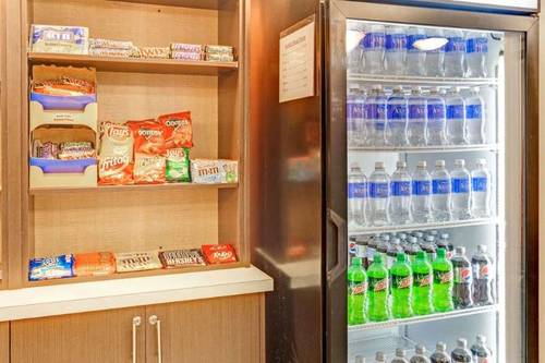 Days Inn & Suites Indianapolis Airport East