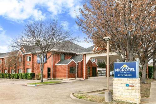 Travelodge by Wyndham Arlington/Dallas Area
