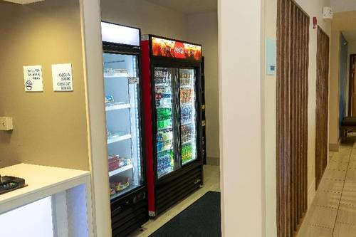 Holiday Inn Express and Suites Iron Mountain