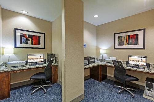 Holiday Inn Express and Suites Eagle Pass