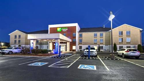 Holiday Inn Express and Suites Crossville