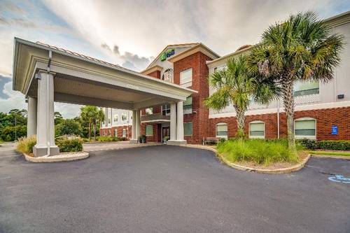 Holiday Inn Express and Suites Foley N Gulf Shores