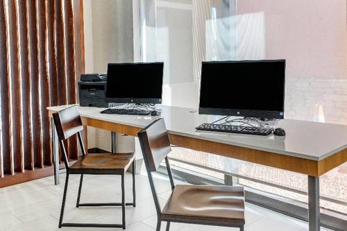 Holiday Inn Express and Suites Albuquerque Midtown