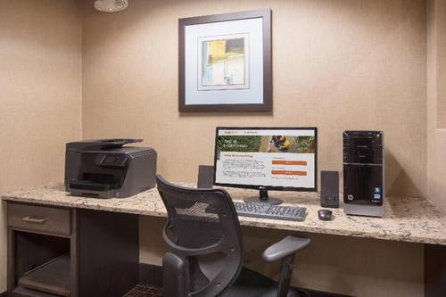 Holiday Inn Express and Suites Yankton