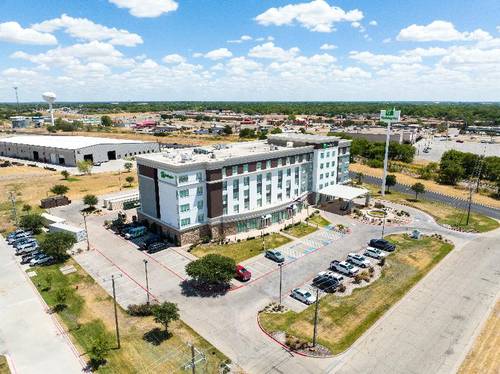 Holiday Inn Hotel and Suites Waco Northwest