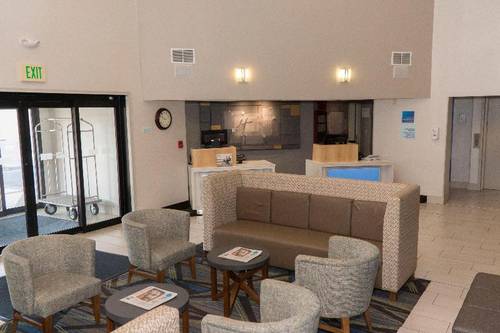 Holiday Inn Express and Suites Madison