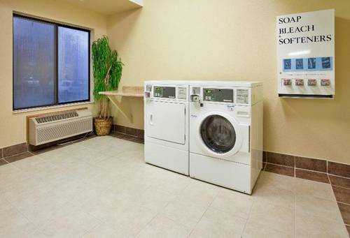 Holiday Inn Express and Suites Kansas City Liberty