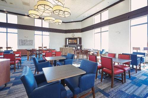 Holiday Inn Express and Suites Akron Regional Airp