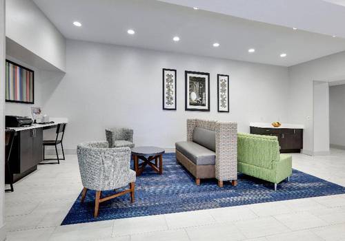 Holiday Inn Express and Suites Cleburne