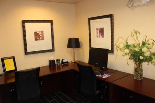Holiday Inn Express & Suites Atlanta Emory Univer