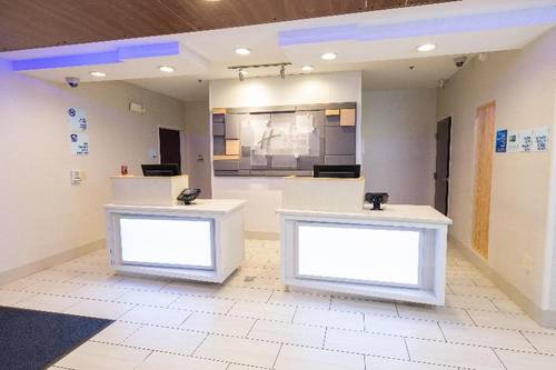 Holiday Inn Express and Suites Clinton