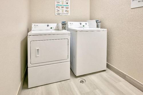 Holiday Inn Express and Suites North Dallas at Pre