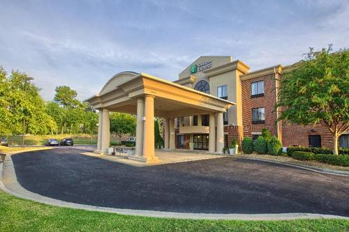 Holiday Inn Express and Suites Raleigh North Wake