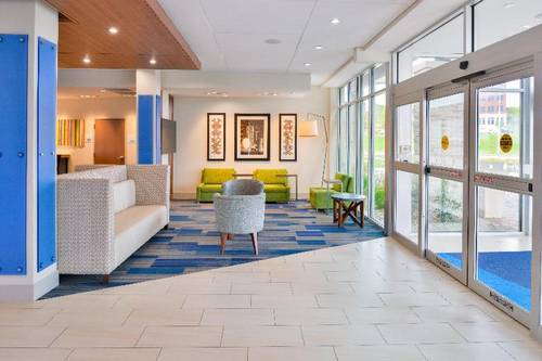 Holiday Inn Express and Suites Madison