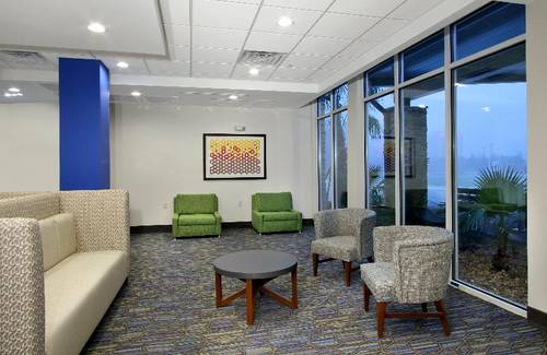 Holiday Inn Express and Suites Columbus North