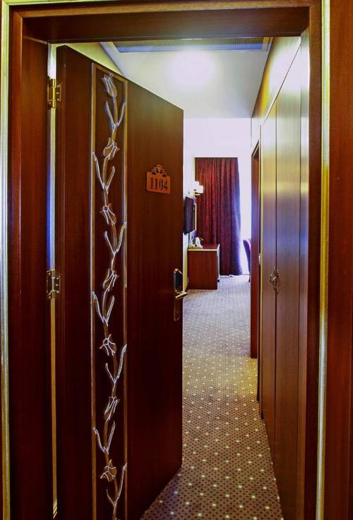 MB Deluxe Hotel