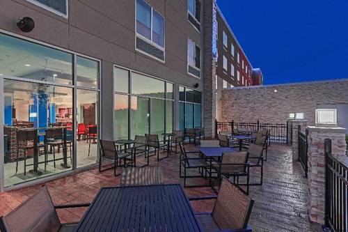 Holiday Inn Exp & Sts Tulsa South - Woodland Hills