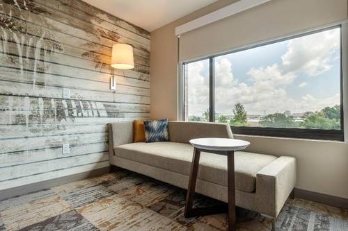 DoubleTree by Hilton Charleston Riverview