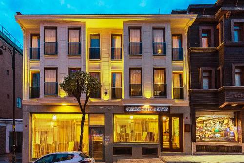 Obelisk Hotel & Suites
