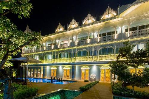 At Pingnakorn Riverside Hotel