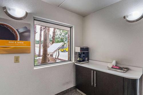 Motel 6 Cleveland Tx