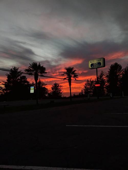 Blue Coast Inn And Suites