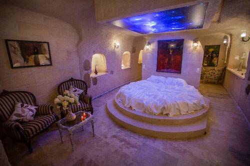 Karlik Cave Suite