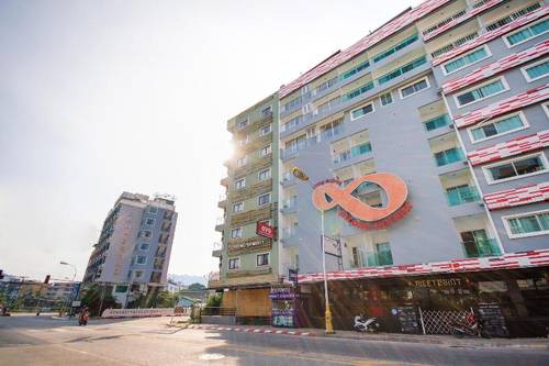 OYO 861 Patong Dynasty Hotel