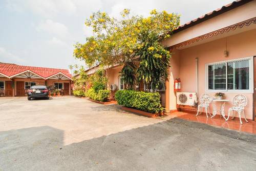 654 Samanmit Inn Hotel