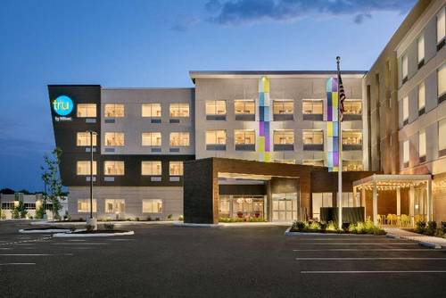 Tru by Hilton Easton