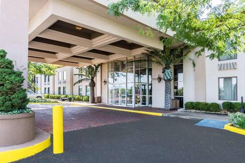 The Plaza Inn & Suites