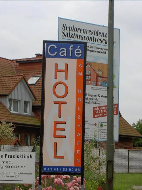 Café & Hotel am Holzhafen