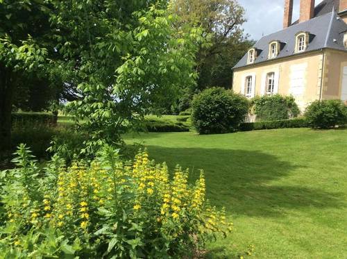 Manoir De Curty