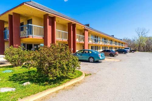 Castle Inn & Suites By OYO Chickasha