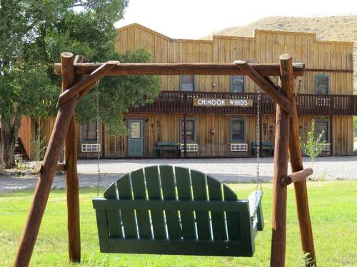 Chinook Winds Motel