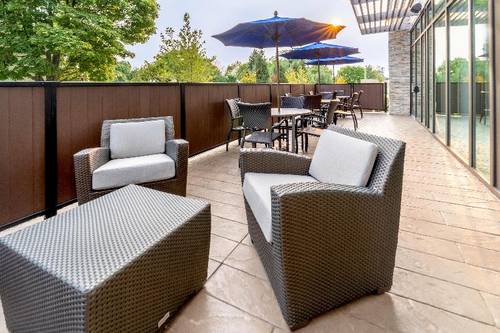 Holiday Inn Express & Suites Milwaukee West Allis