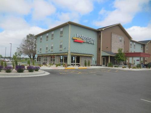 Ledgestone Hotel Billings