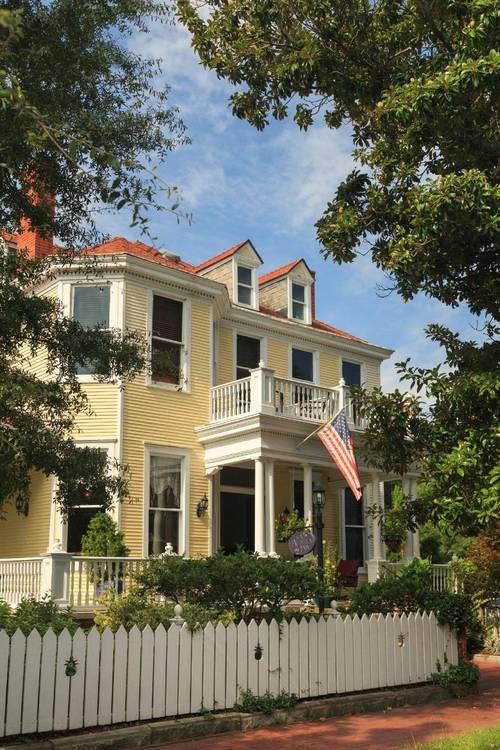 Azalea Inn And Villas