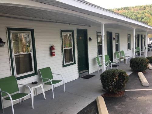 The Colonial Motel