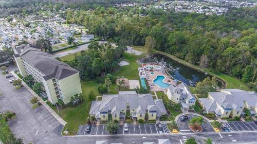 Barefoot Suite Condos Close To The Parks