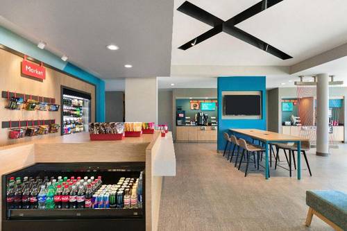 avid hotel Kalamazoo East