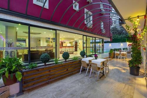 Twin Apart Hotel